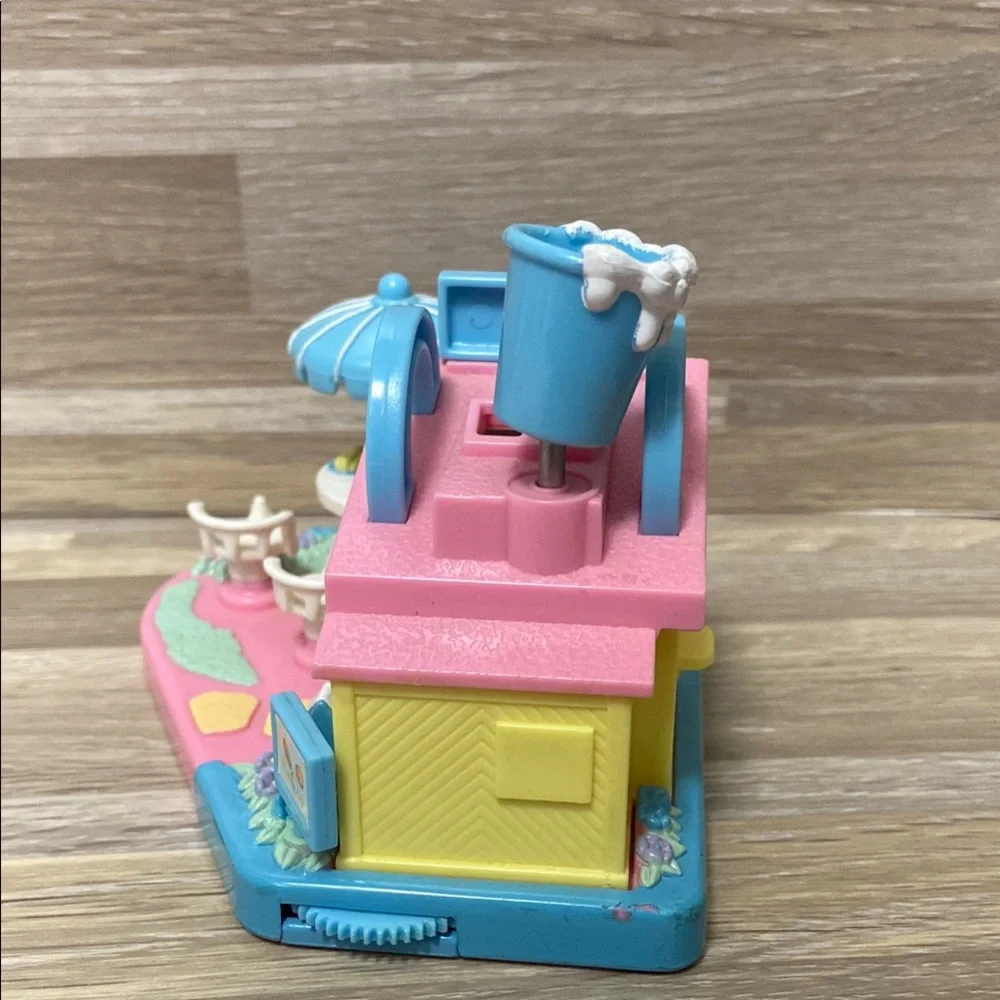 Polly pocket Ice Cream Stand Playset - Blue and Pink bluebird toys vintage 90s